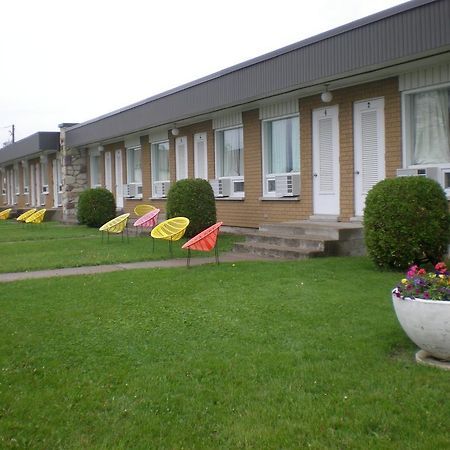 Motel Vaudreuil Экстерьер фото