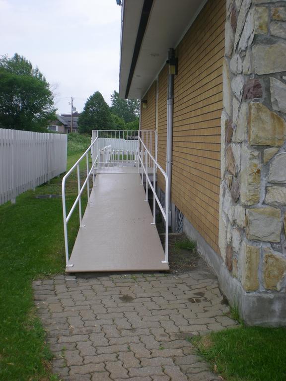 Motel Vaudreuil Экстерьер фото