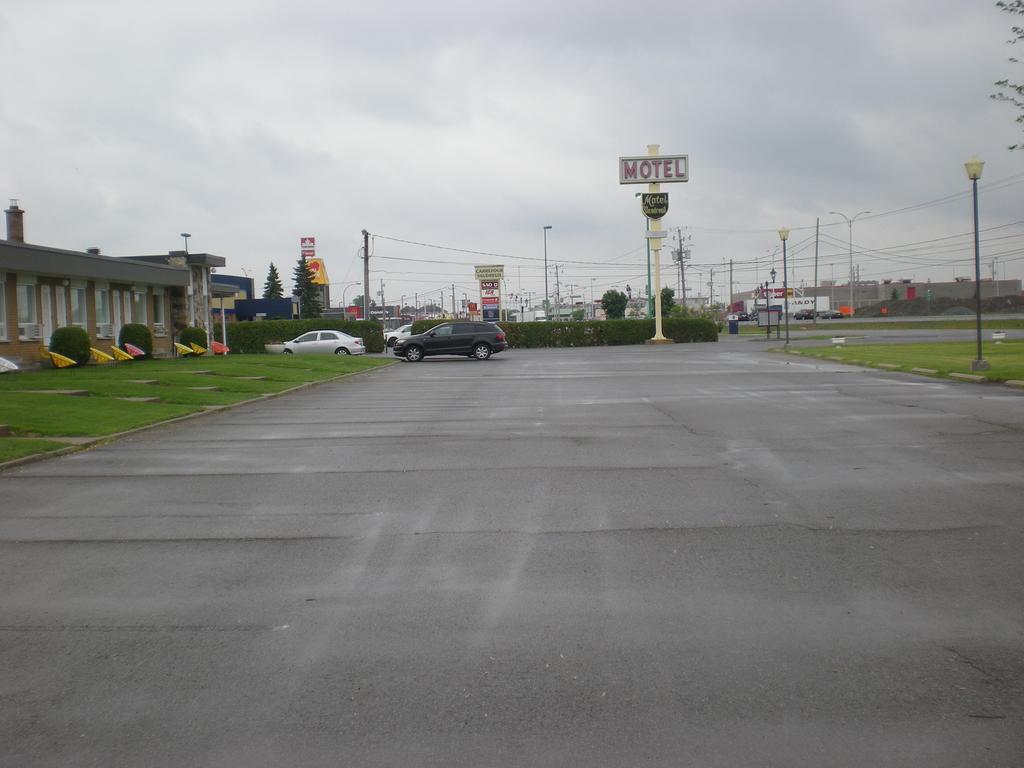 Motel Vaudreuil Экстерьер фото