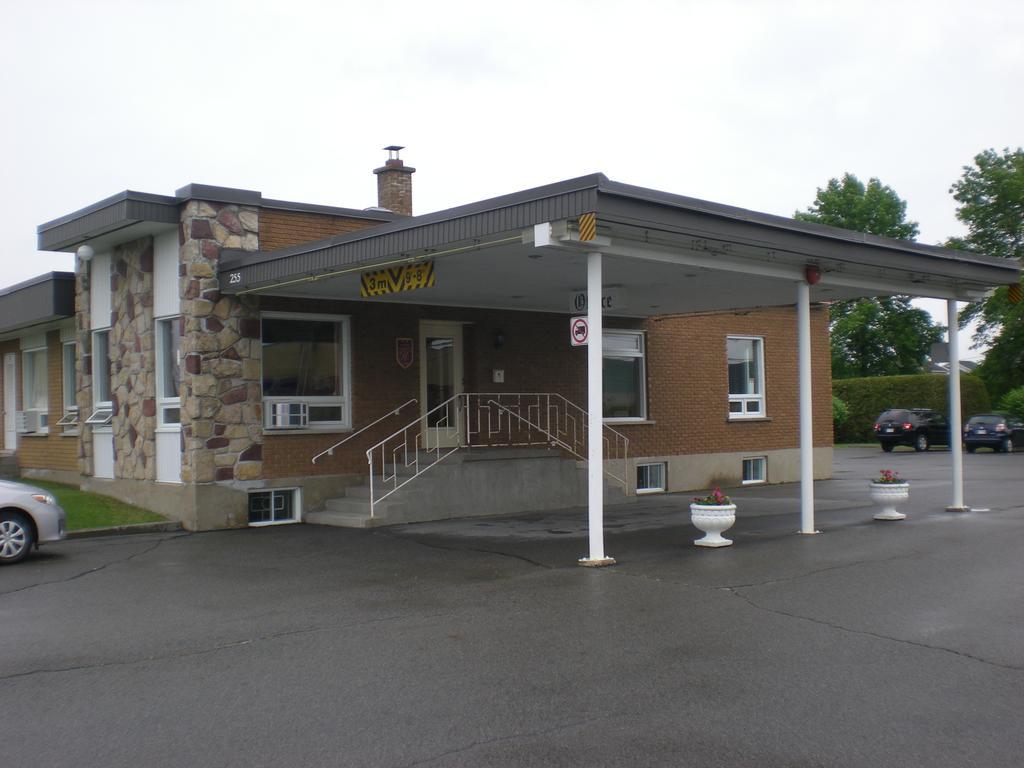 Motel Vaudreuil Экстерьер фото