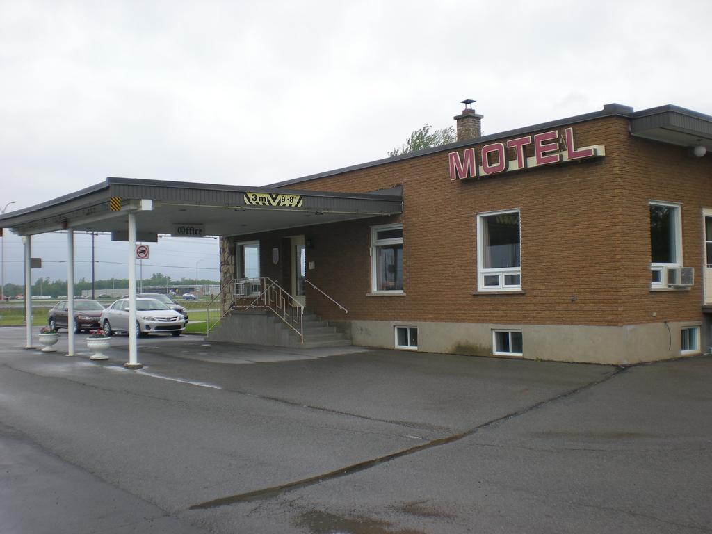 Motel Vaudreuil Экстерьер фото